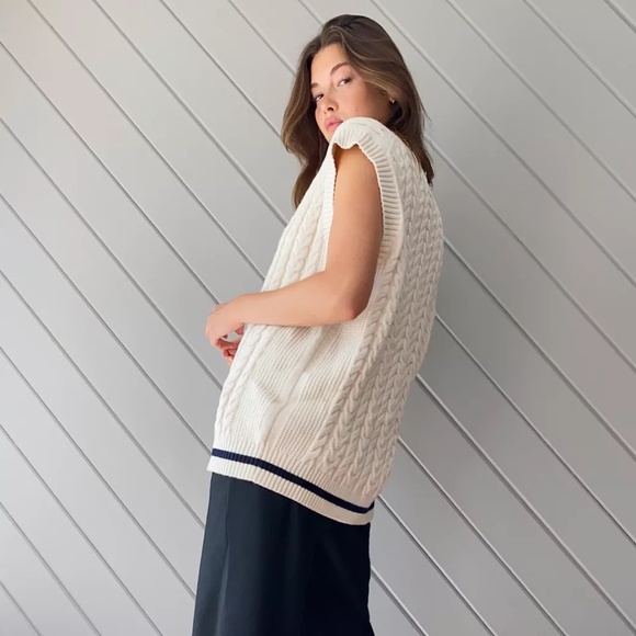 Aritzia Sunday Best Winston sweater vest M - Picture 6 of 16